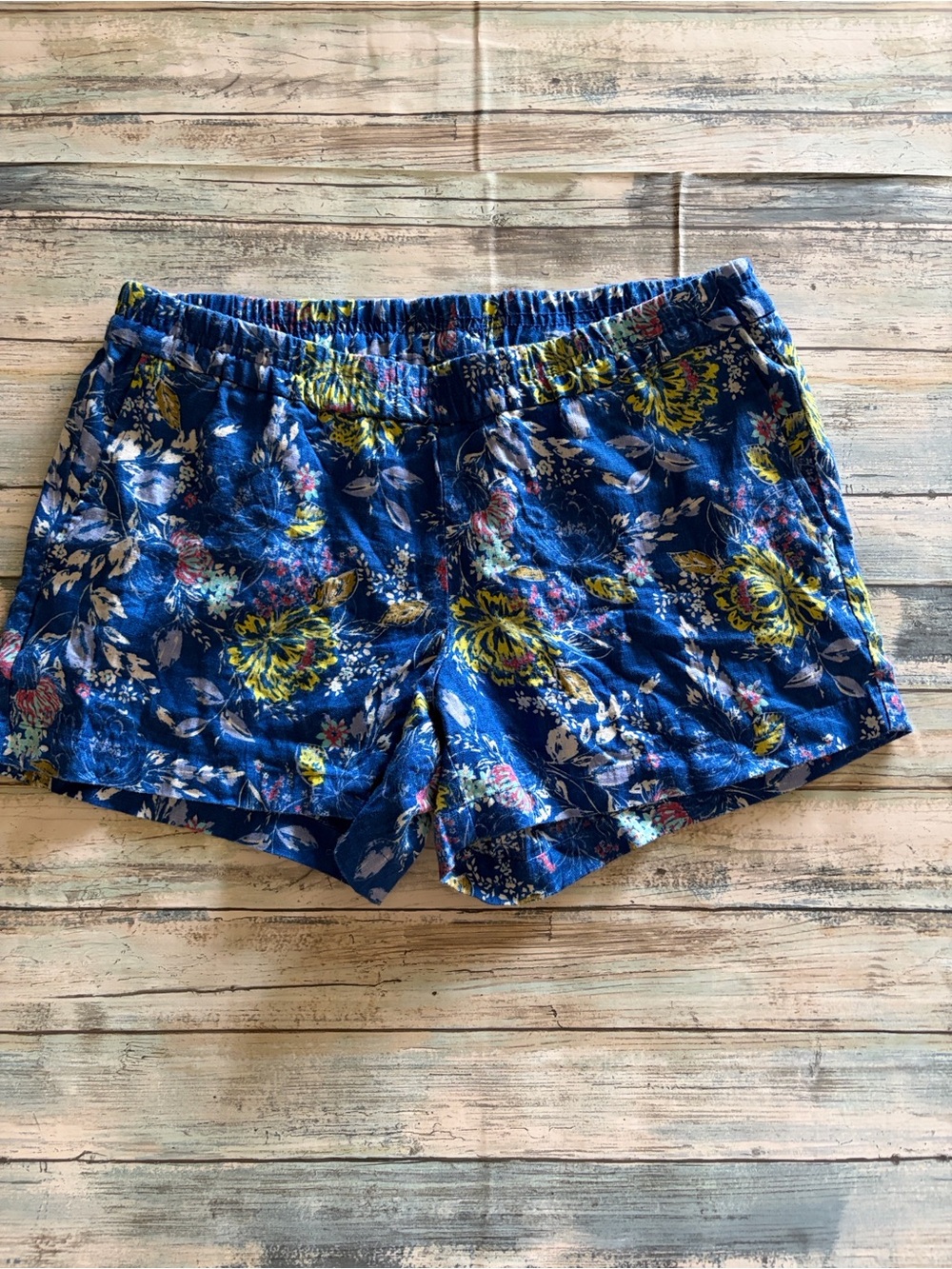 Kut from the Kloth Blue Floral Linen Shorts with Pockets